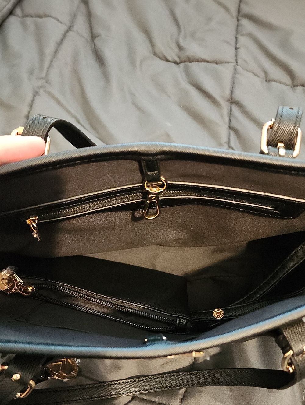 Authentic Valentino Made In Italy Black Leather Bag With Pouch 🛍️ - Picture 5 of 6
